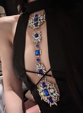 LOCK KK古早奢华重工蓝宝石链条 钻石拼接挂脖露腰小黑裙 连衣裙