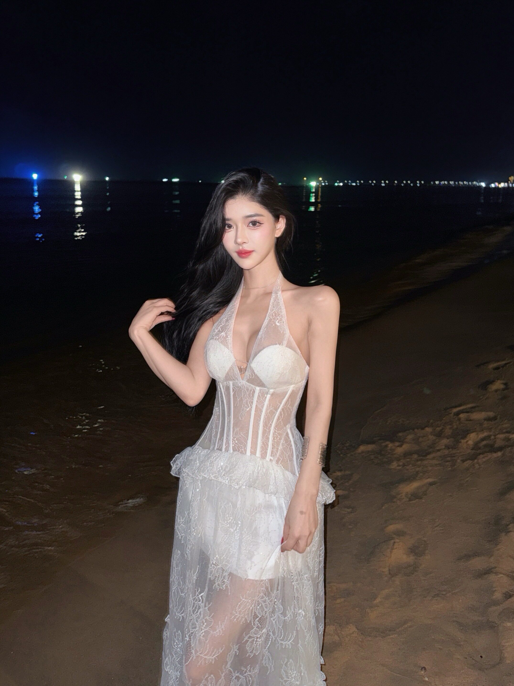 LOCK KK 蕾丝仙子挂脖收腰鱼骨拼接荷叶边大摆透视连衣裙长裙生日