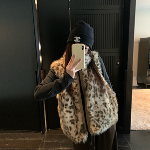 NAZ那子大码 环保金狐绒豹纹时髦俏皮渐变雪豹马甲胖mm气质外套冬