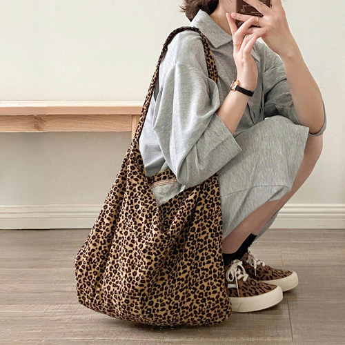 日韩ins摩登小豹纹斜挎包洋气大容量单肩帆布包女学生百搭布袋