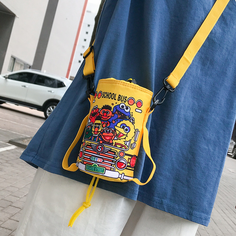 新款童趣芝麻街系列斜挎包女手提包零钱包迷你水桶包小黄包情侣款(非品牌)