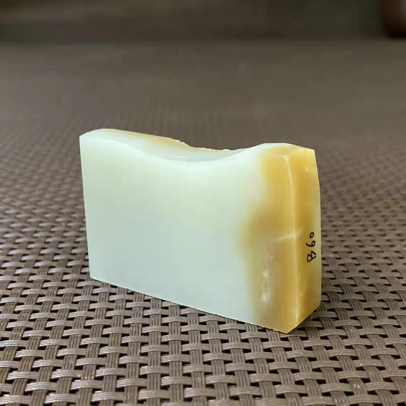 和田玉糖青白玉无事牌且末俏色玉石山料牌子原料挂件微棉热卖B60