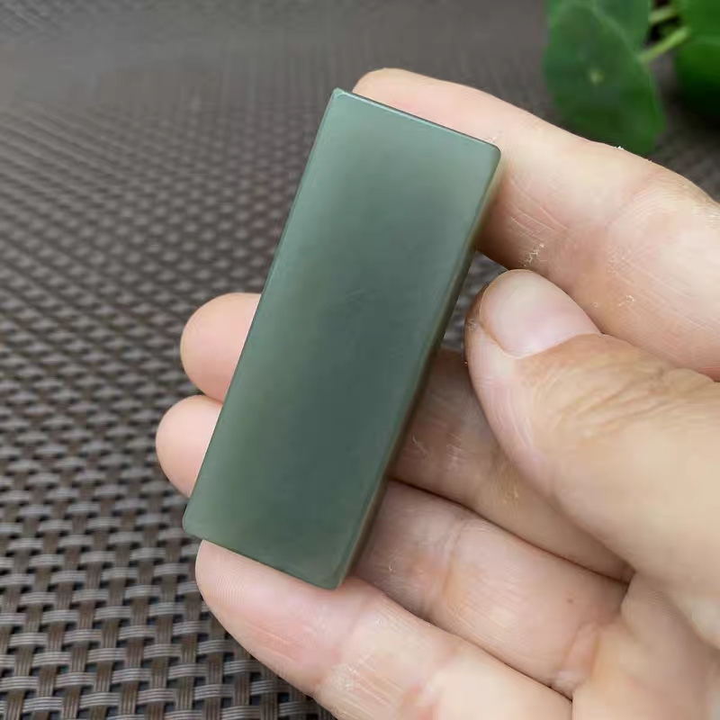 天然和田玉青玉方柱山料珠子原石挂件原料细润印章T50促销