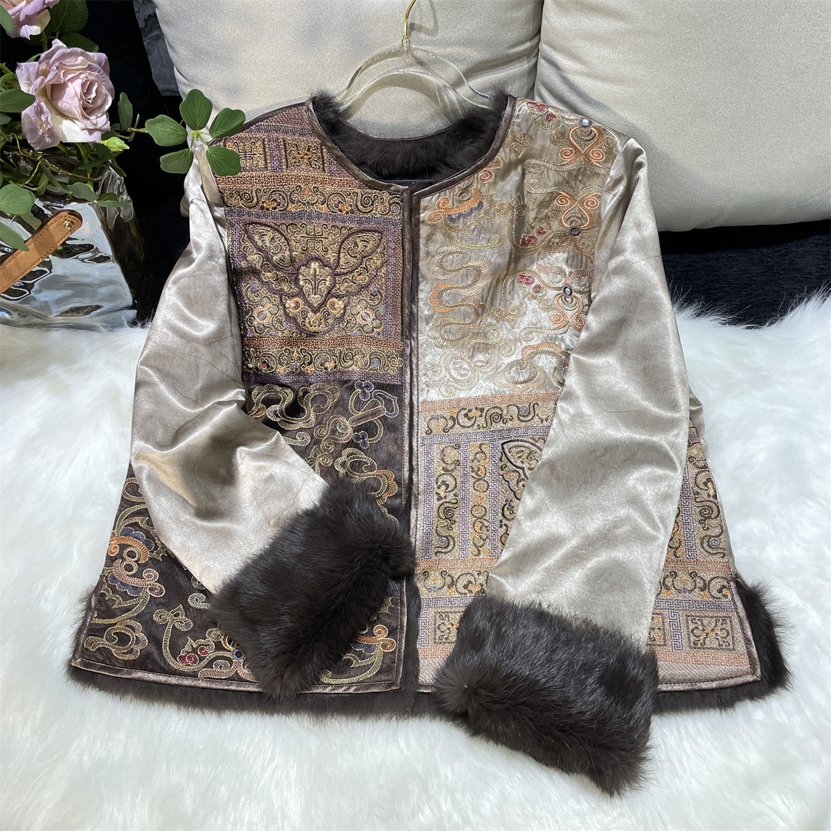 黄裳子醋酸刺绣皮毛一体中式外套