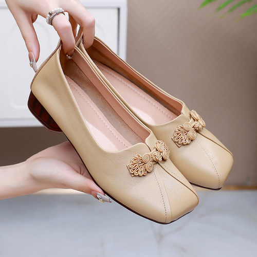 新中式国风妈妈鞋真皮软底方头平底中老年女鞋夏大码不累脚单鞋女