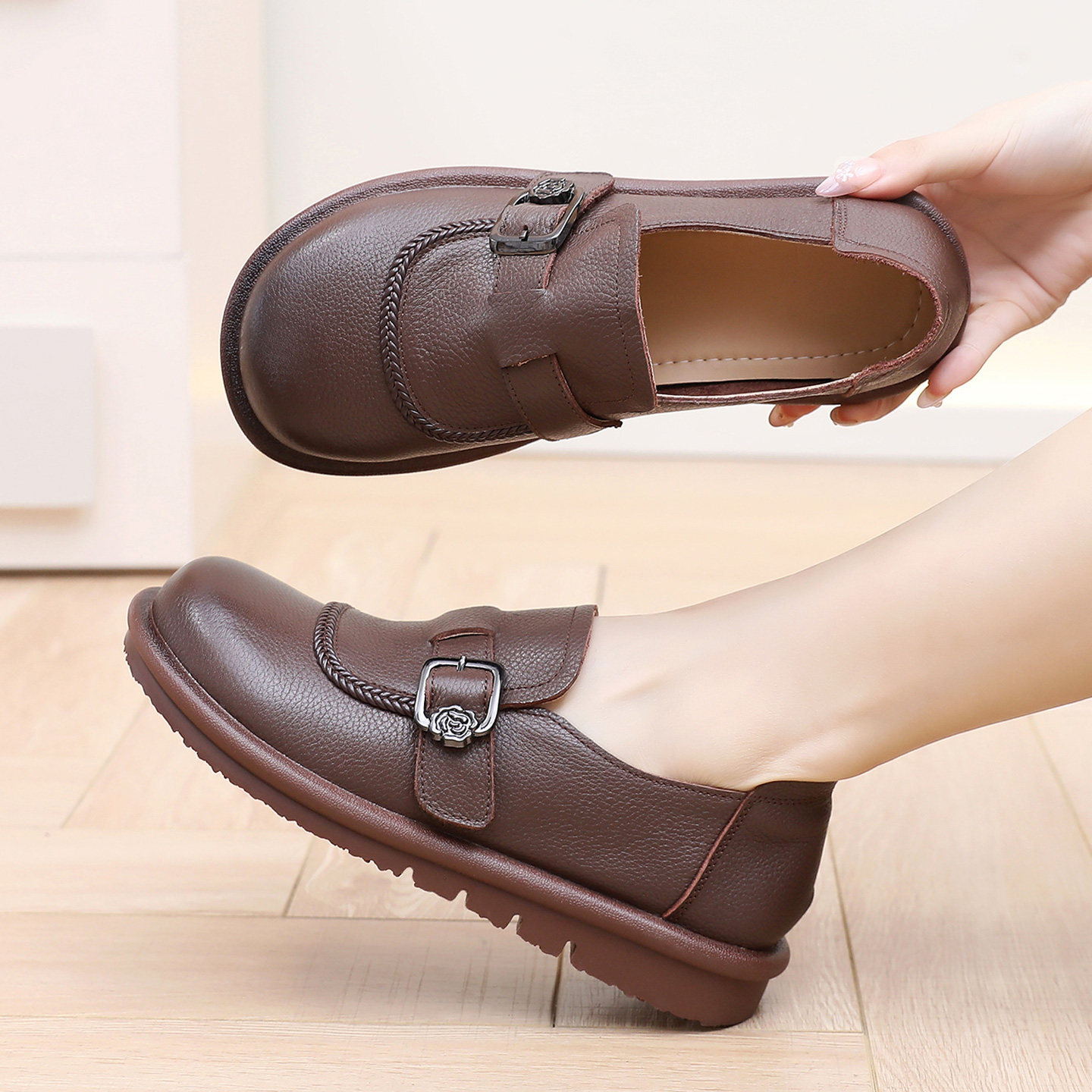 真皮复古乐福鞋女春夏季平底单鞋休闲软底妈妈鞋圆头不累脚小皮鞋