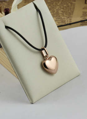 黑色皮绳立体大爱心吊坠项链女款小众设计高级感锁骨链颈链配饰品