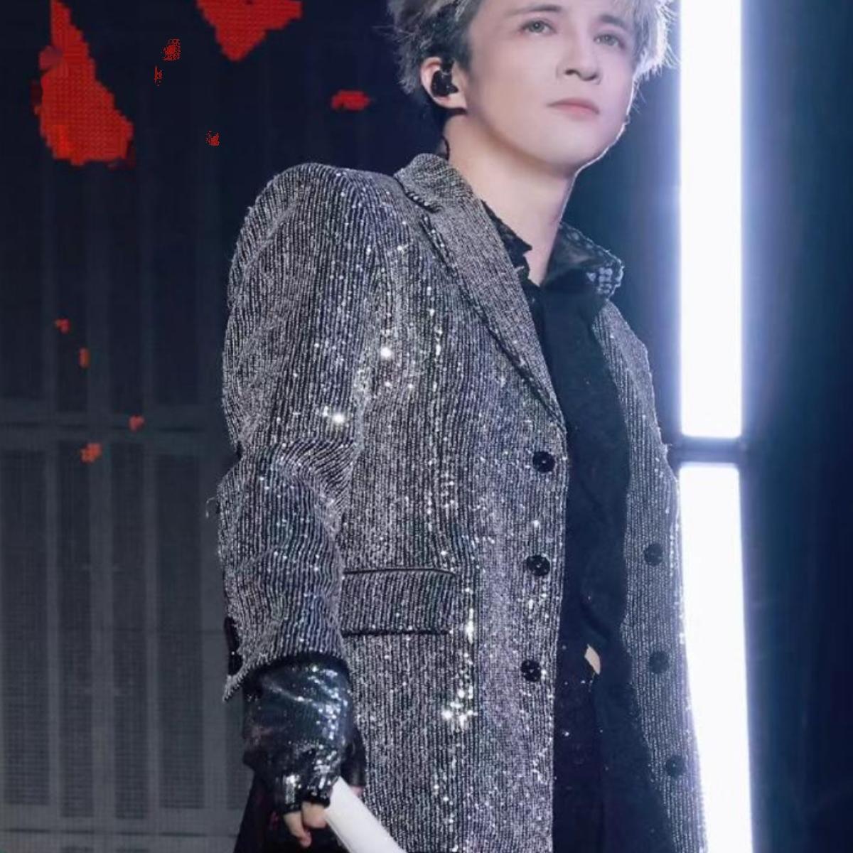 薛之谦演唱会同款奶灰色亮片西装