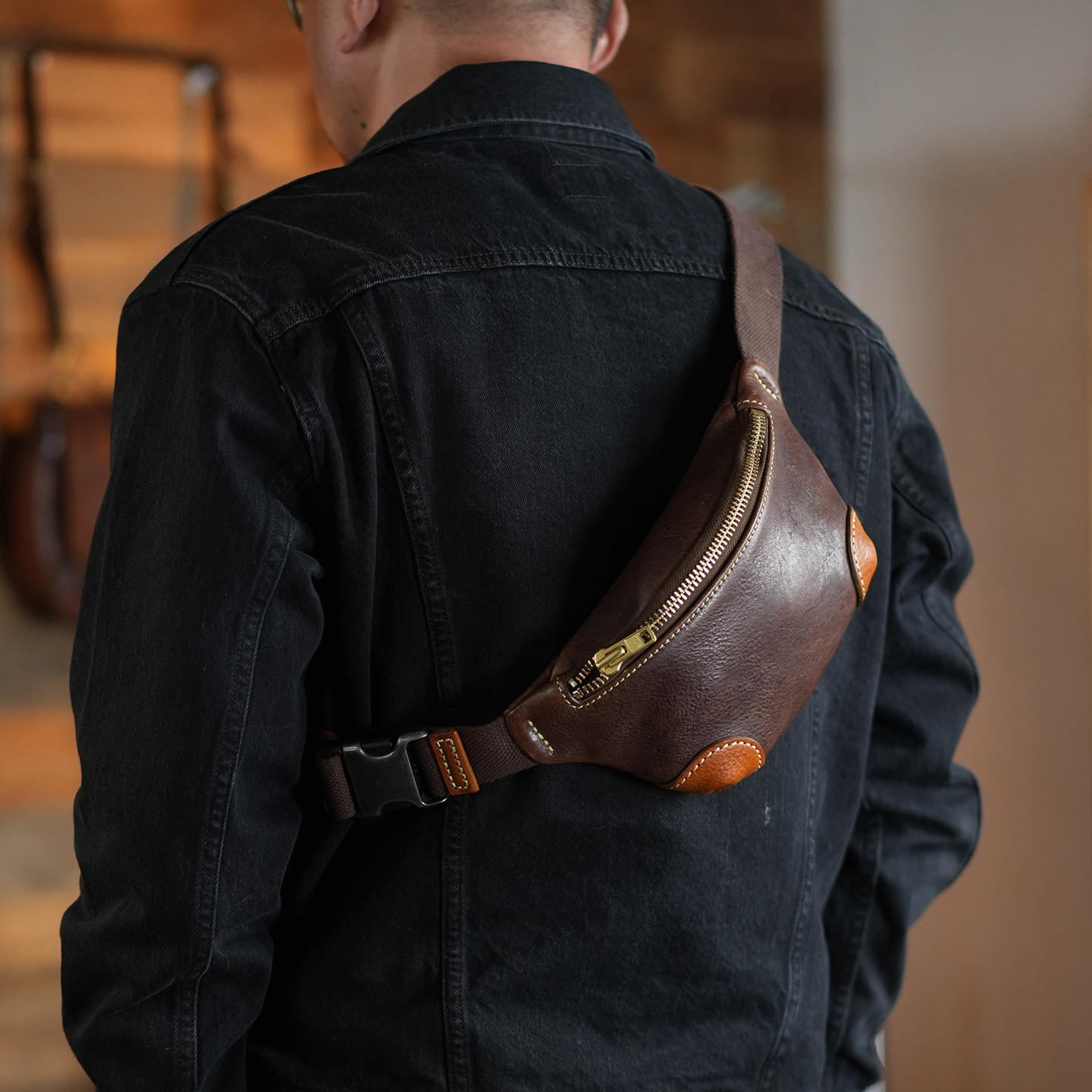 牛爷复古风真皮斜挎包男士休闲胸包小众车缝线棕色腰包