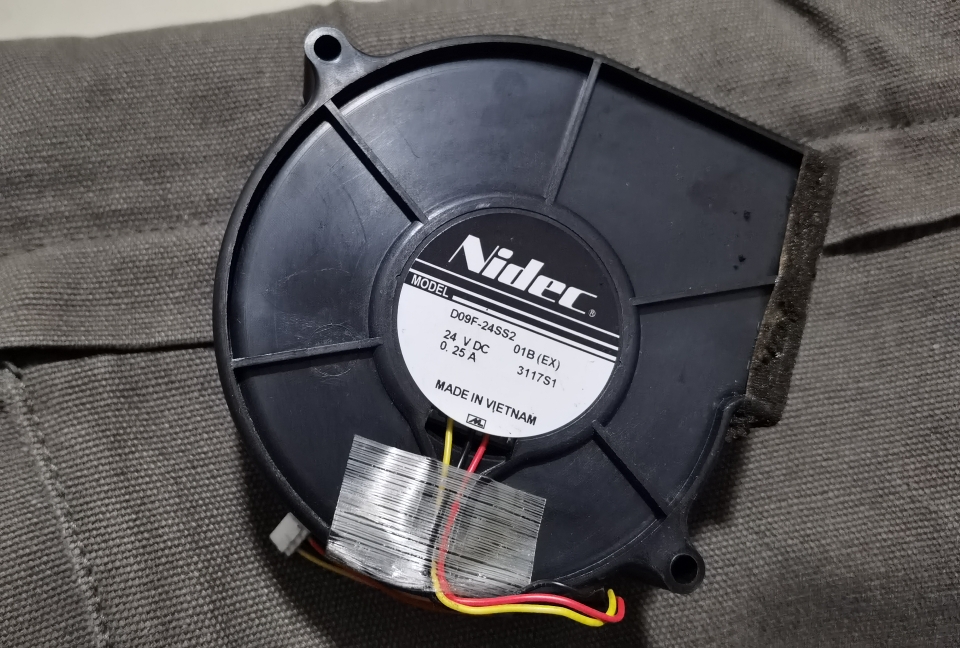 柯美754风扇成色9成新如图原装拆机D09F-24ss20.  24v.    0.25A