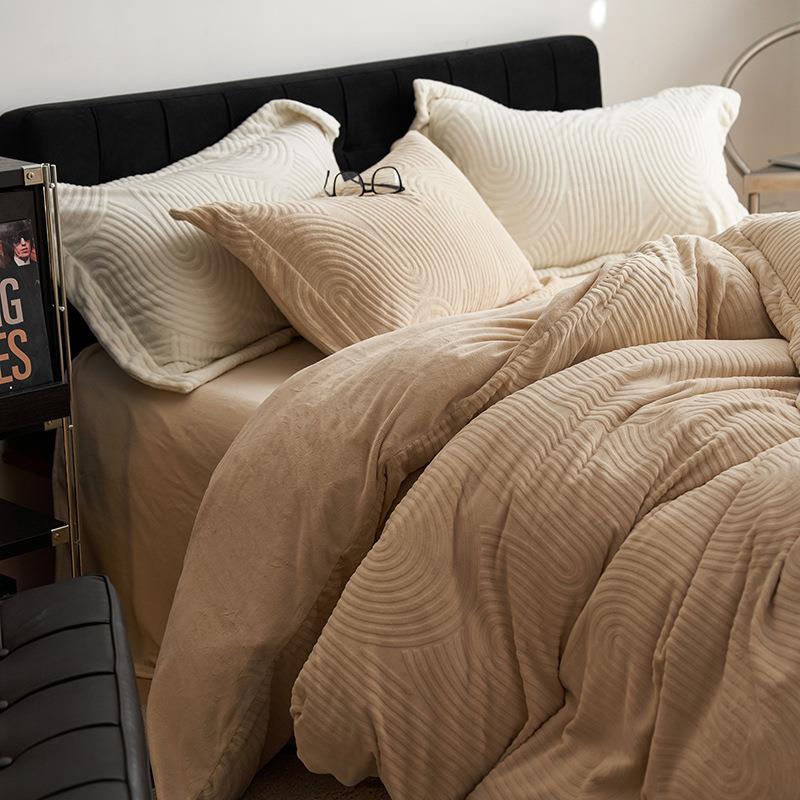 通州区雅佰庭纺织品厂A类轻奢风雕花牛奶绒加厚四件套秋冬保暖珊