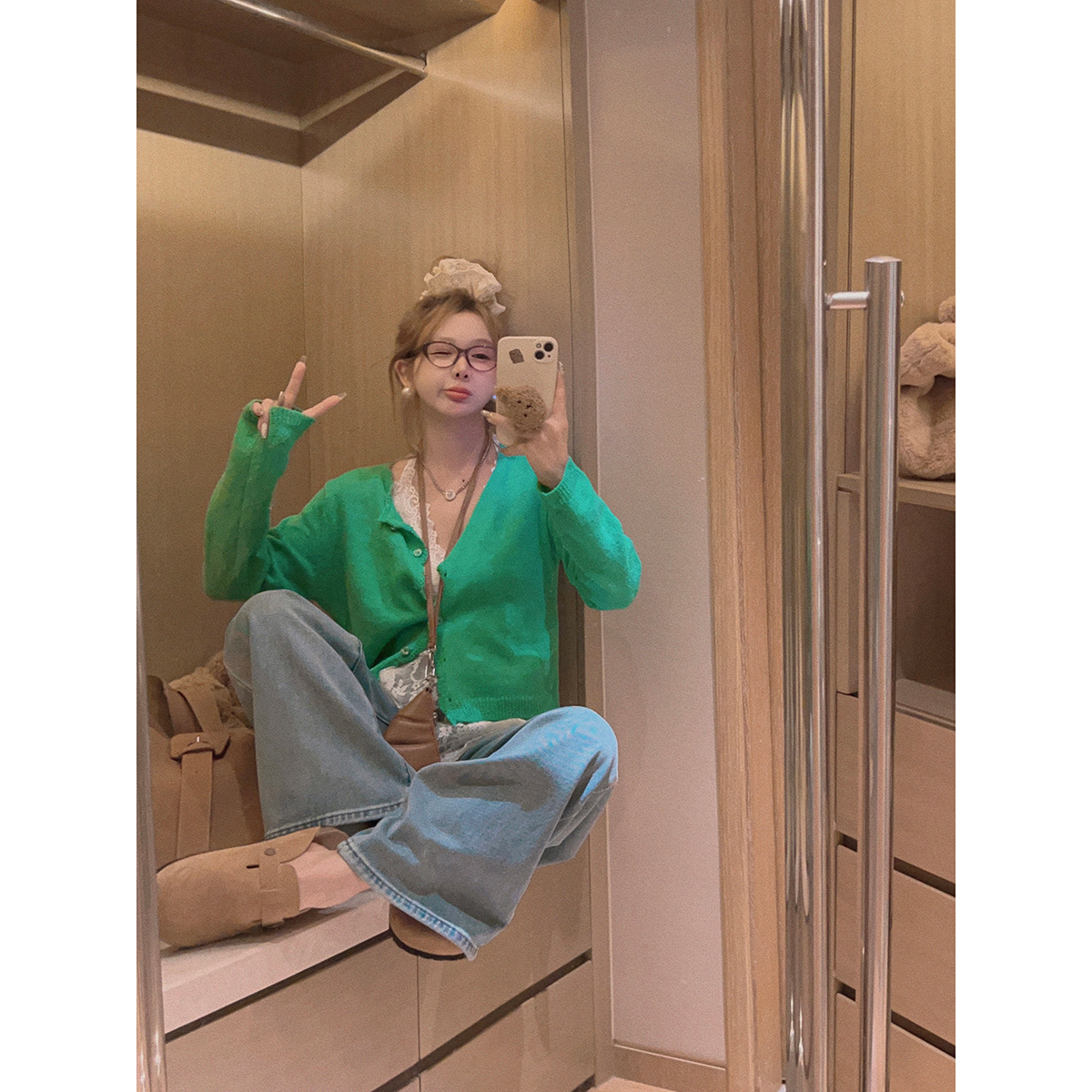 巨巨显白的绿色针织开衫