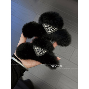 NINE九 黑色三角标真獭兔毛毛毛抓夹高级感轻奢毛绒绒鲨鱼夹子网