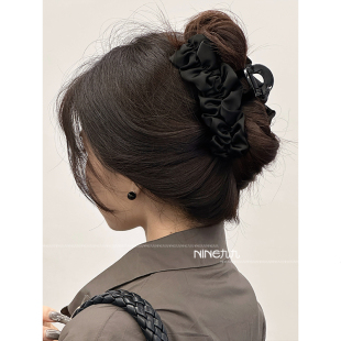 NINE九 发饰头饰女 褶皱缎面黑抓夹发夹女后脑勺云朵鲨鱼夹新款
