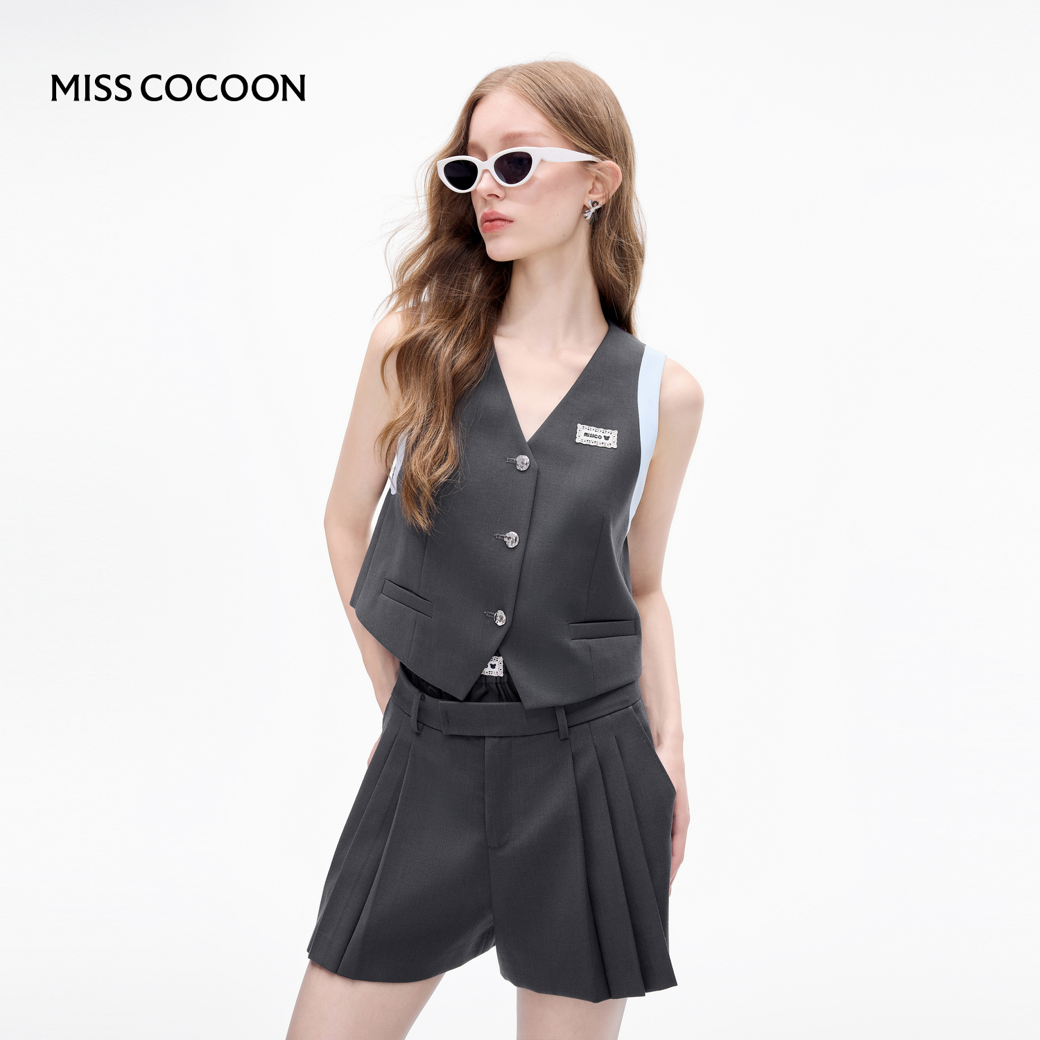 MISSCOCOON可可尼灰色马甲女款2025秋季新款盐系减龄V领上衣外套