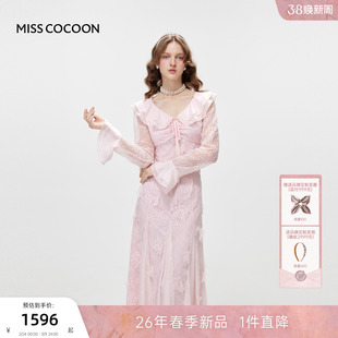 MISSCOCOON可可尼蕾丝刺绣长裙女26春新款荷叶边系带粉色连衣裙