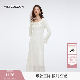 MISSCOCOON可可尼荷叶领针织长裙女2025秋冬新款蕾丝绣花连衣裙