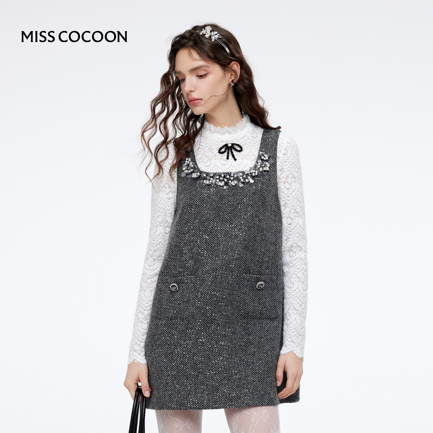 MISSCOCOON可可尼钉珠裙子女2025秋冬新款精致复古羊毛背心连衣裙