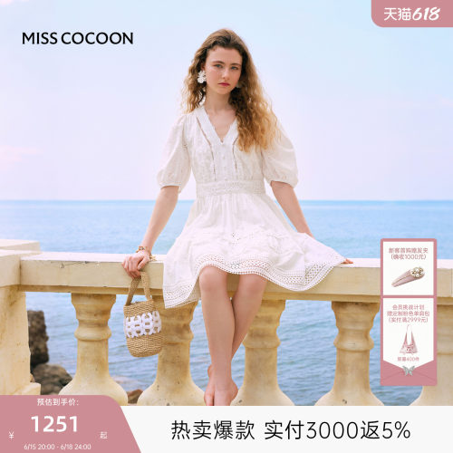 李兰迪同款可可尼法式度假蕾丝连衣裙女2026夏季新款镂空小白裙