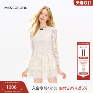 MISSCOCOON可可尼白色喇叭袖裙子女26冬新款小香风蕾丝蛋糕连衣裙
