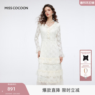 MISSCOCOON可可尼收腰白色裙子女2025秋冬新款绒感蕾丝蛋糕连衣裙