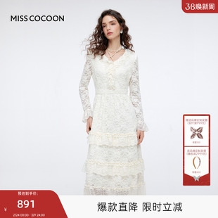 MISSCOCOON可可尼收腰白色裙子女2025秋冬新款绒感蕾丝蛋糕连衣裙