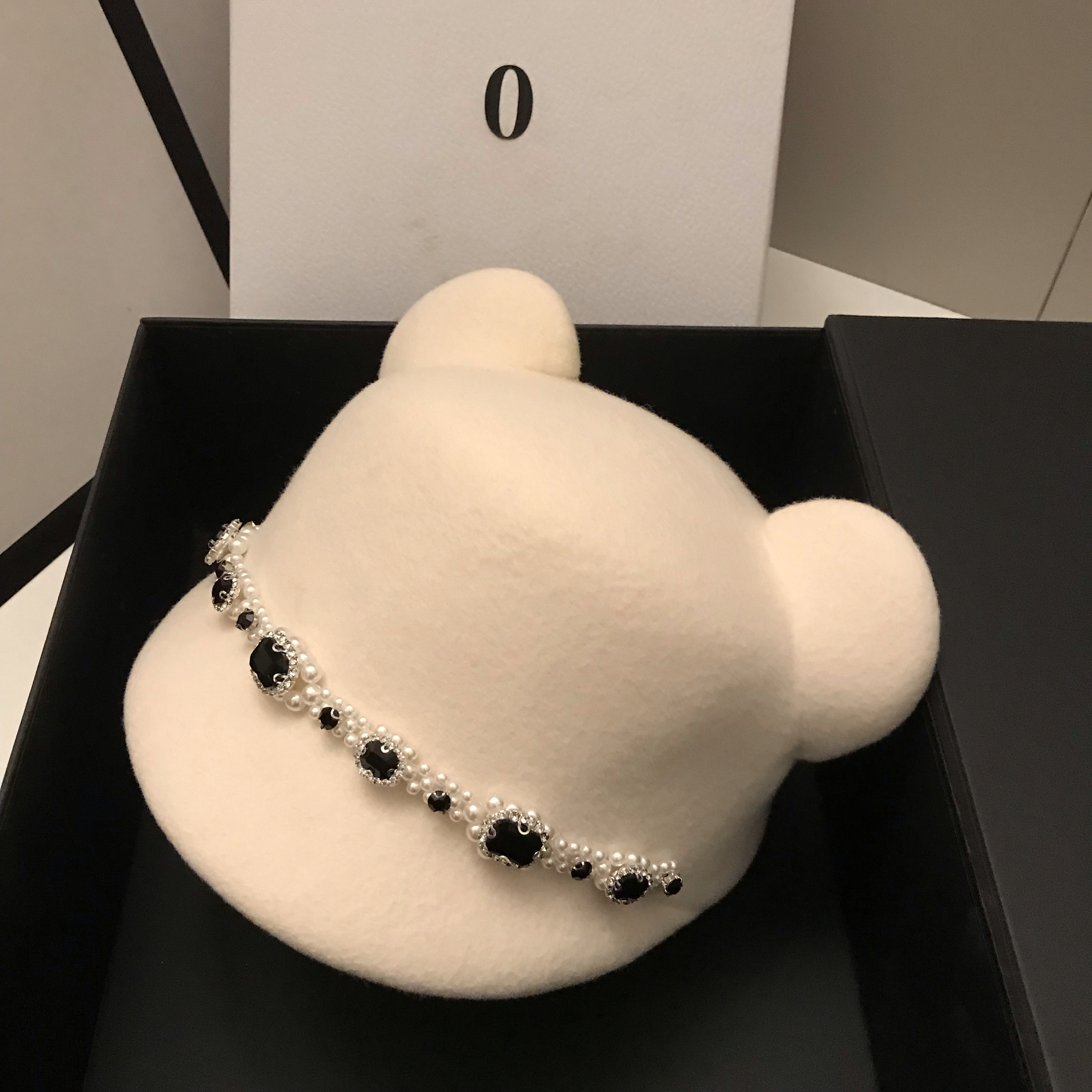 2025秋冬新款韩版手工猫耳朵羊毛呢宽沿马术帽显脸小鸭舌骑士帽潮