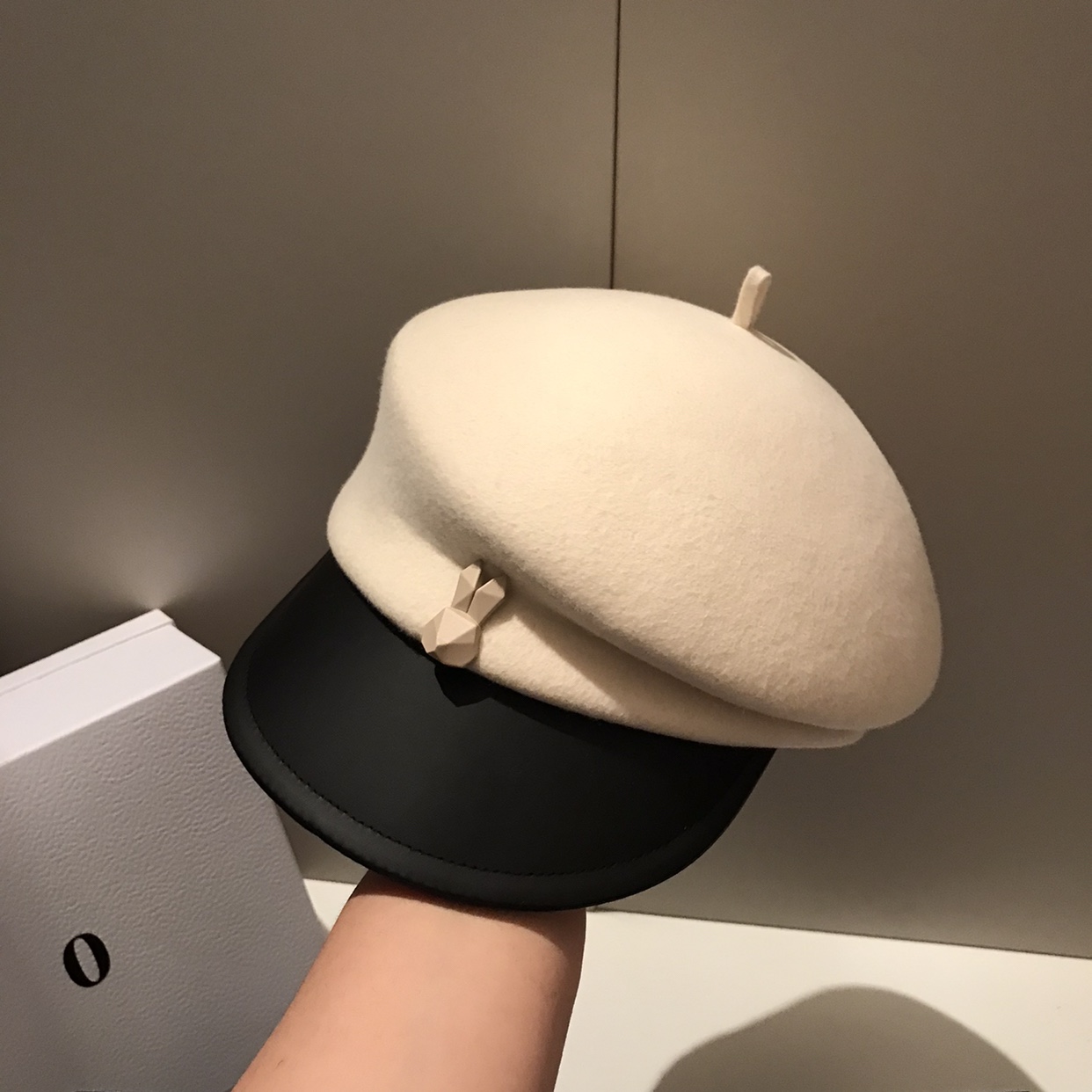 秋冬新品网红MONA张绮贤同款黑白色羊毛呢鸭舌帽贝雷帽报童帽女潮