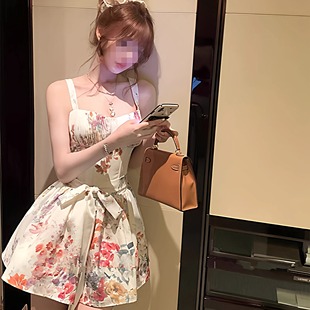 法式重工鱼骨碎花吊带连衣裙甜美气质收腰压褶海边沙滩度假长裙