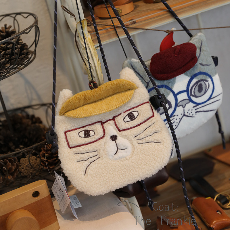 像娃娃一样可爱造型斜挎包绒布