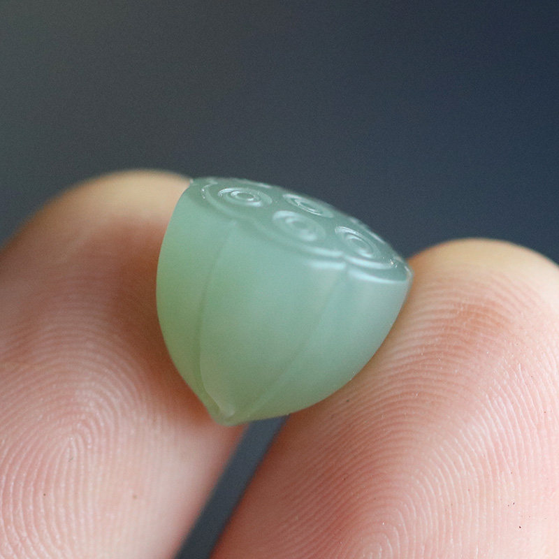 手工精雕天然和田玉湖水绿莲蓬吊坠小玉坠手链坠手机坠包包坠