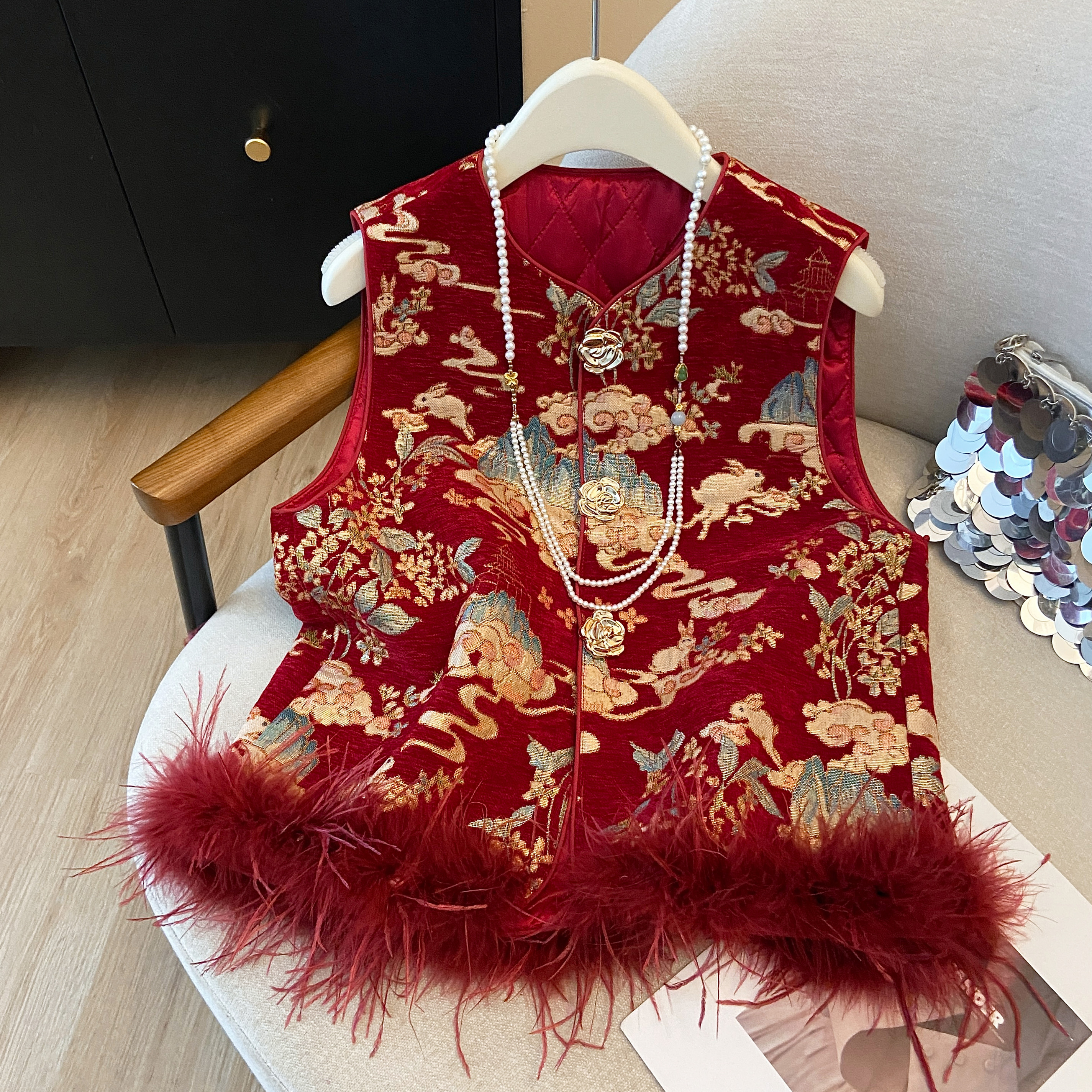 实拍2025新款新中式国风驼鸟毛夹棉马甲秋冬红色织锦上衣坎肩外套