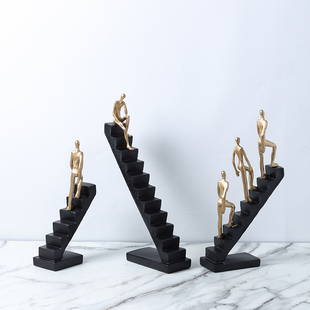 现北欧轻奢树脂爬楼梯攀登者步步升人物雕塑摆件家居软装饰品