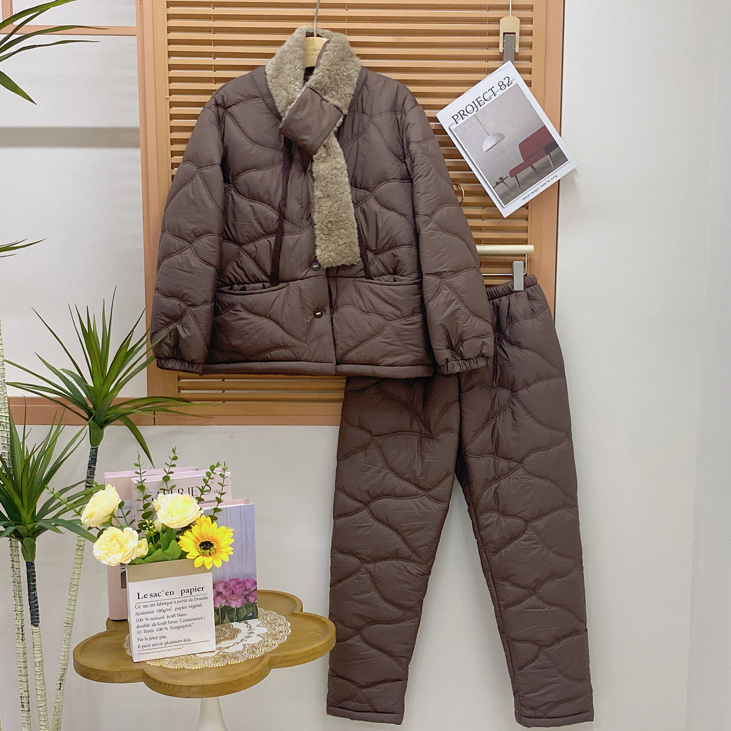 卡路曼女士睡衣2025冬季时尚高奢轻羽绒棉夹棉带围巾可外穿家居服