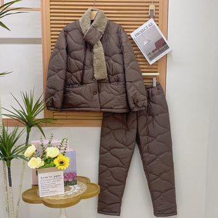 卡路曼女士睡衣2025冬季时尚高奢轻羽绒棉夹棉带围巾可外穿家居服