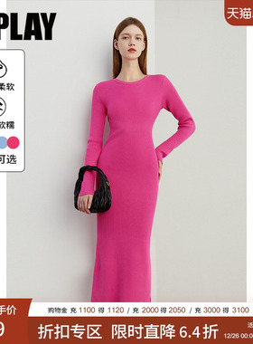DPLAY2025秋季气质新款玫红色连衣裙女圆领流行长款针织裙子长袖