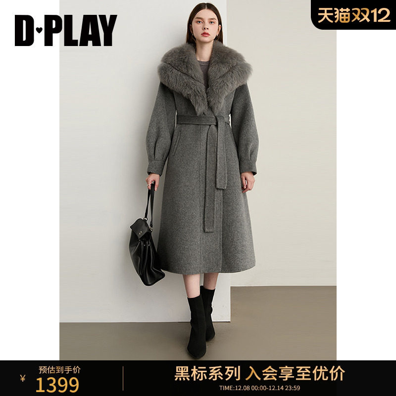 翻领，两侧插袋，可拆双排毛领，双面呢