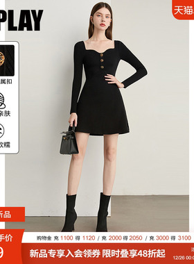 DPLAY2025冬季新品黑色波浪异形领重工金属扣针织连衣裙小黑裙女