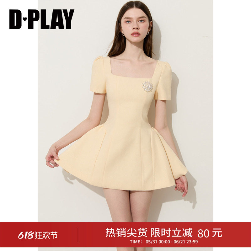 DPLAY黄色方领小泡袖收腰A摆显瘦小香风连衣裙千金衣橱2026夏季
