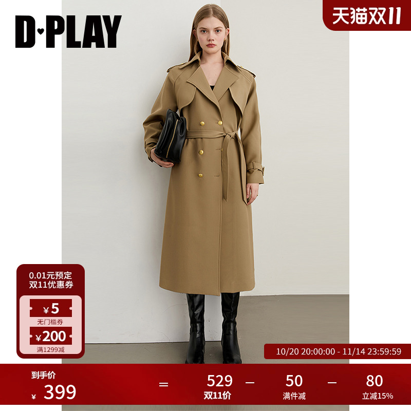 翻领,肩章门襟双排金属扣设计,后中开衩