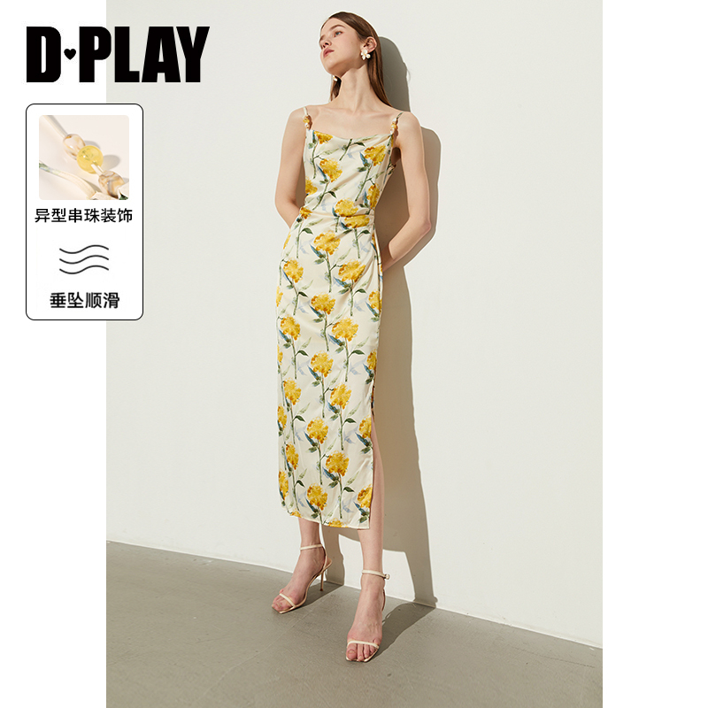 DPLAY方领缎面度假风连衣裙