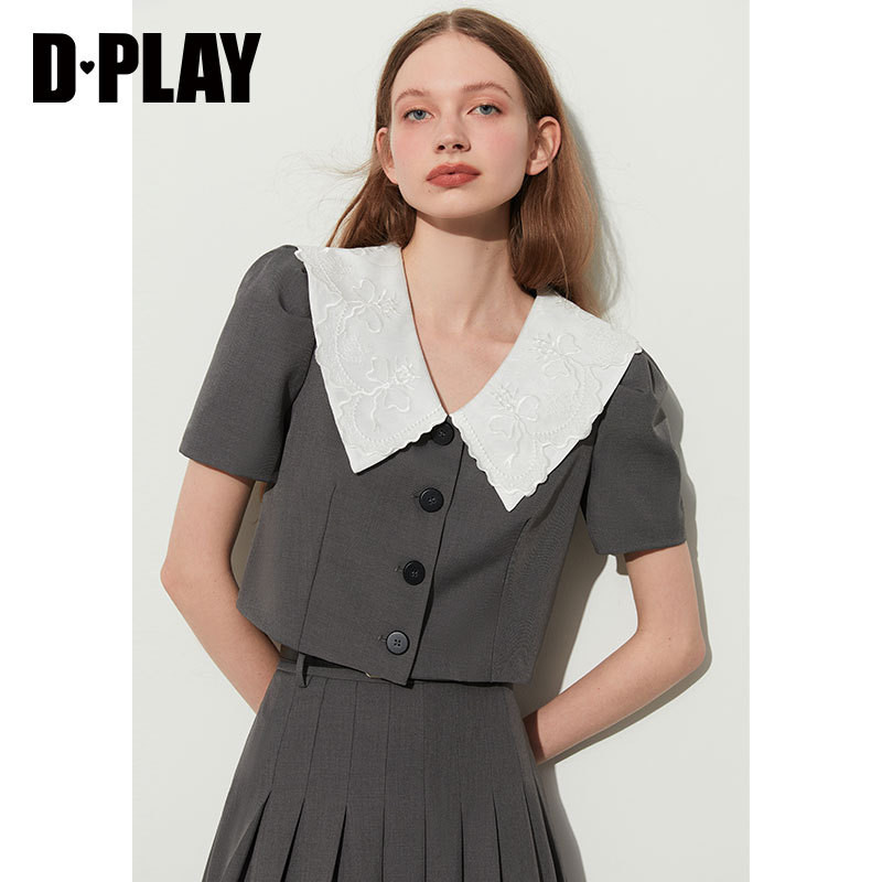 DPLAY新学院风花灰色重工机绣娃娃领泡泡袖短款西装外套
