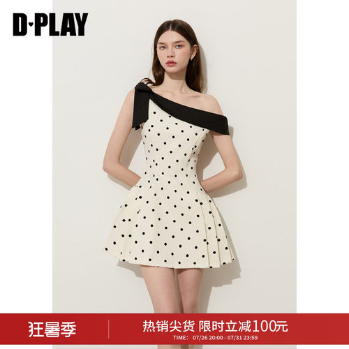 DPLAY白色短裙波点连衣裙斜肩一字领拼接设计感百褶裙2026夏新款