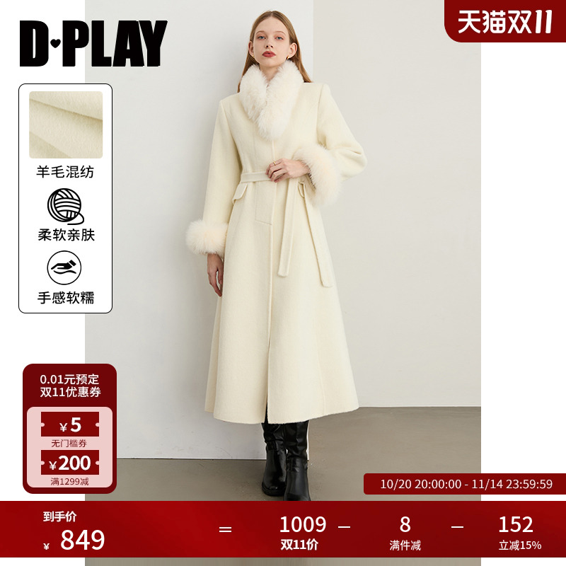 圆领,可拆卸顺色毛领,两侧贴袋+袋盖