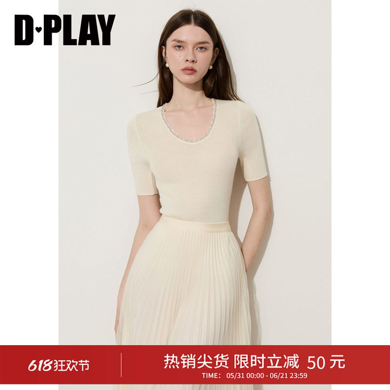 DPLAY奶油白亮钻装饰U型领中袖修身针织衫女2026夏季新款女士上衣