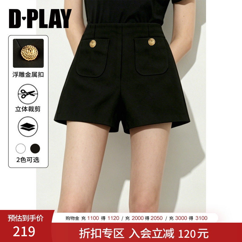 DPLAY2026年夏季新款黑色短裤女高腰复古时尚浮雕纽扣装饰裤子