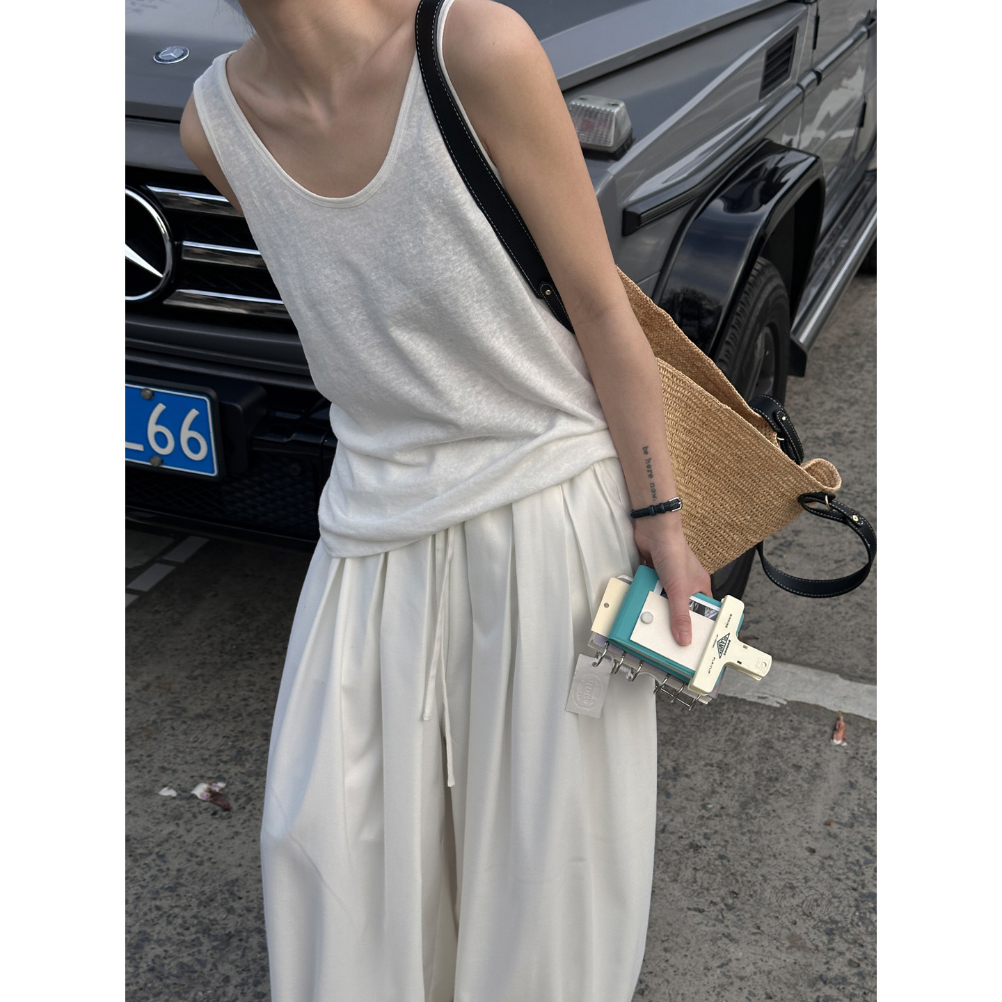 媲美亚麻手感U领背心单穿叠穿图片