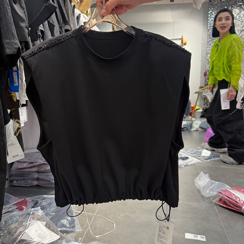 蝶引90338黑色肩章钉珠抽绳收腰无袖T恤女夏季设计感小众短款上衣