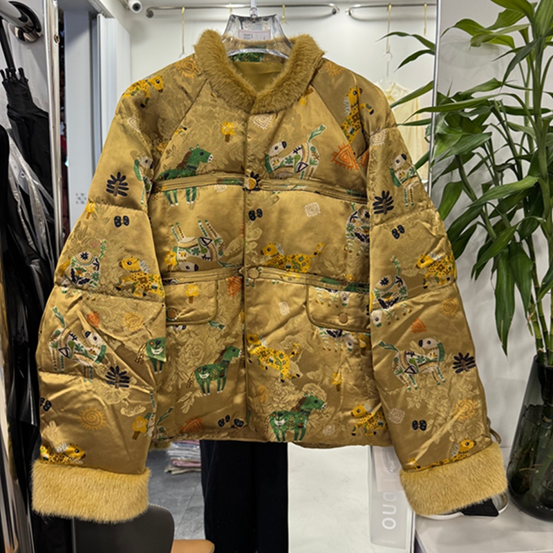 麦哆 国风狐狸毛拼接单排扣短款羽绒服女2025冬季白鸭绒印花外套