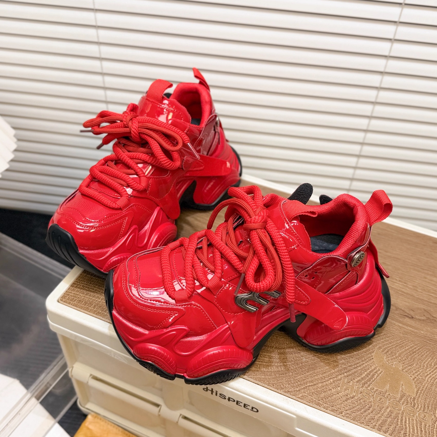 日本OFFCAT6cm漆皮厚底老爹鞋女2026款百搭时尚增高休闲运动单鞋